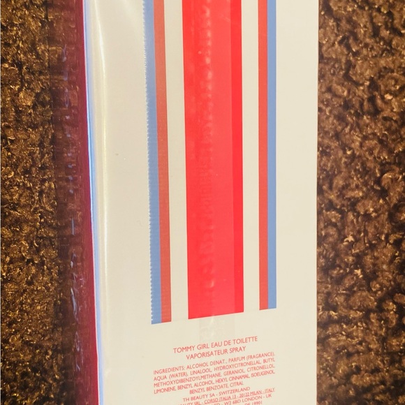 Tommy Hilfiger Red Box Packaging - Picture 3 of 5